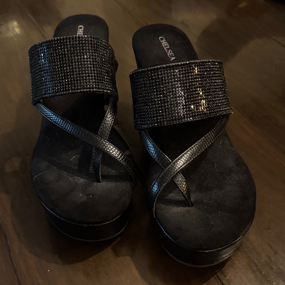 Chelsea & Violet Black Platform Sandals